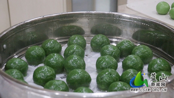 我县一笼青艾藏春意 千载民俗留齿香1.jpg