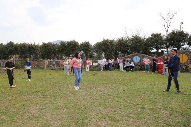 蓝山县行政审批服务局:凝聚“她力量” 奋进新征程