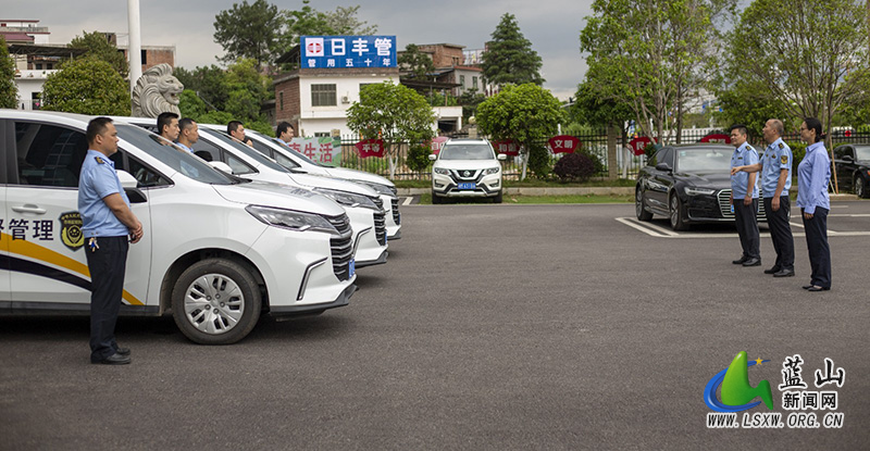 蓝山县市场监督管理局举行执法车辆交车仪式1.jpg 蓝山县市场监督管理局举行执法车辆交车仪式1.jpg