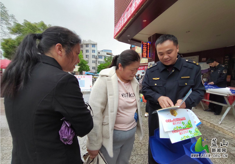 蓝山县市场监管局开展2023年知识产权宣传周活动3.jpg 蓝山县市场监管局开展2023年知识产权宣传周活动3.jpg