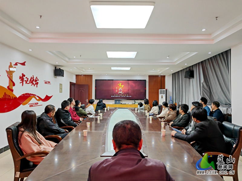 蓝山县人民法院组织干警家属观看《守望家风》.jpg 蓝山县人民法院组织干警家属观看《守望家风》.jpg