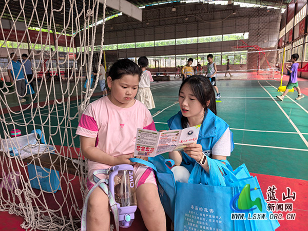 蓝山县多部门联合开展反兴奋剂与禁毒宣传活动2.jpg 蓝山县多部门联合开展反兴奋剂与禁毒宣传活动2.jpg