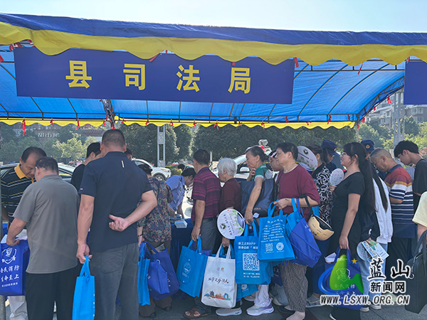 蓝山县司法局开展全国科普月法治宣传活动.jpg