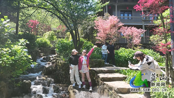 蓝山县云冰山：以旅兴城聚人气 文旅赋能促消费2.jpg