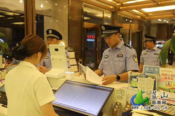 蓝山公安：步履护安宁 点亮“平安灯”2.jpg
