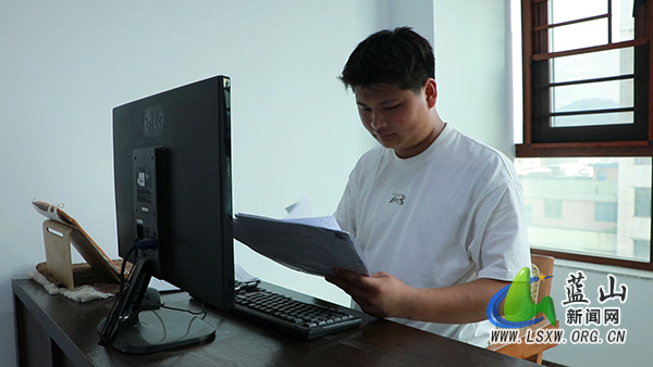 李石生：以衣为媒 织就家乡幸福图景1.jpg