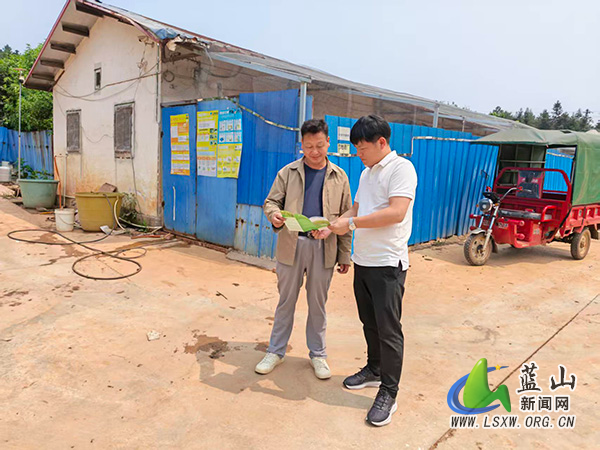 中华财险蓝山支公司：创新服务护生猪 惠农担当暖民心.jpg