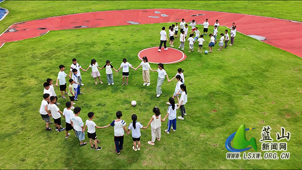 我县企业开设暑假安亲班 点亮孩子多彩假期2.jpg