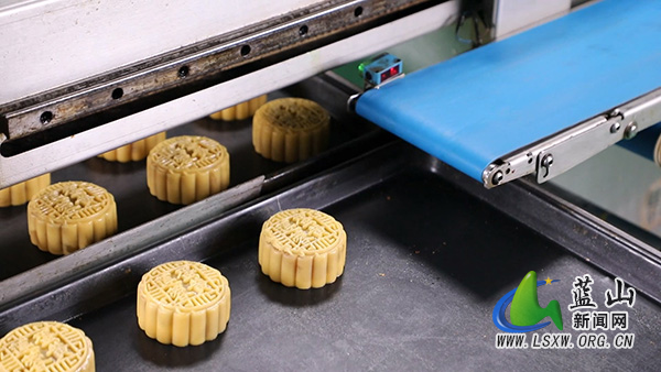 我县中秋月将圆 月饼赶制忙2.jpg