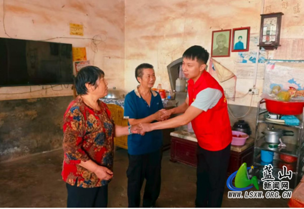 蓝山县民政局多方联动救助重病少女家庭2.jpg 蓝山县民政局多方联动救助重病少女家庭2.jpg