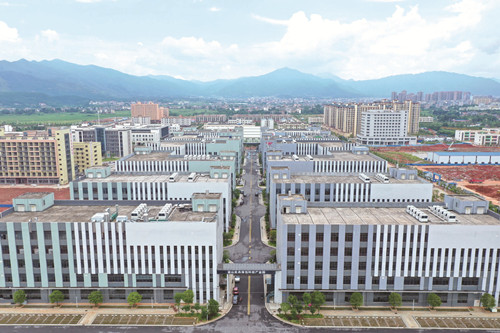 蓝山县皮具箱包科技产业园。  彭华  摄_副本.jpg