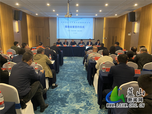 全市环境污染强制责任保险试点工作暨参保企业集中签约会在我县举行.jpg 全市环境污染强制责任保险试点工作暨参保企业集中签约会在我县举行.jpg