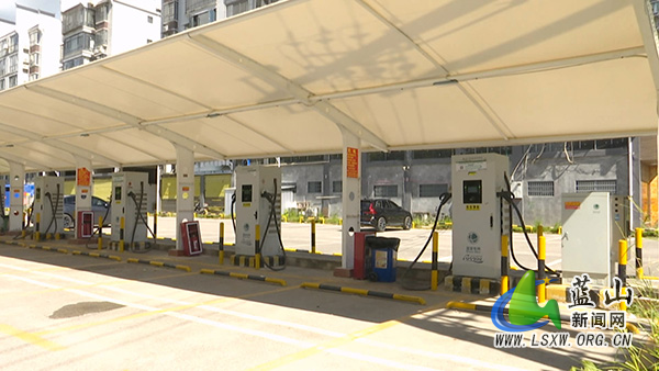 蓝山县按下充电桩建设“加速键” “十五分钟充电圈”雏形初现.jpg