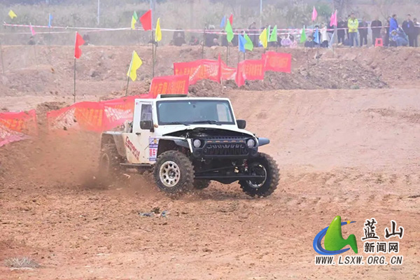 越野汽车公开赛燃情启幕3.jpg 越野汽车公开赛燃情启幕3.jpg