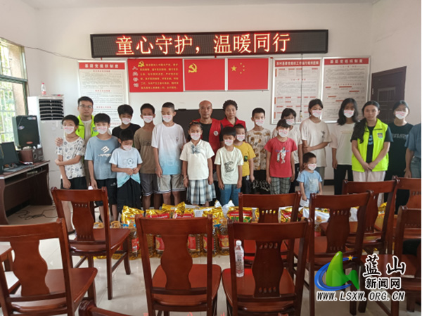 太平圩镇:“童心守护﹒温暖同行”民政用爱点亮困境儿童心灯.jpg 太平圩镇:“童心守护﹒温暖同行”民政用爱点亮困境儿童心灯.jpg