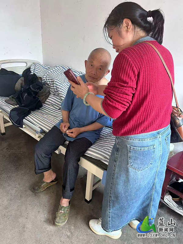 所城镇：心系福利院高龄老人 上门办认证暖民心.jpg