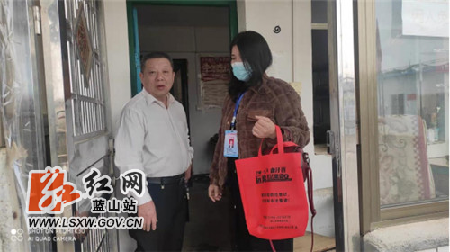 南平社区网格员着力推进3至11周岁儿童新冠疫苗接种.jpg 南平社区网格员着力推进3至11周岁儿童新冠疫苗接种.jpg