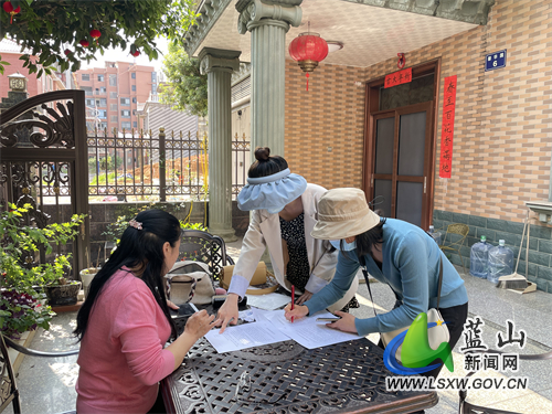 蓝山县财政局深入三蓝社区开展疫情防控工作2.jpg 蓝山县财政局深入三蓝社区开展疫情防控工作2.jpg