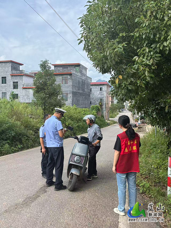 毛俊镇人大：联动开展交通安全劝导整治 筑牢道路安全防线.jpg