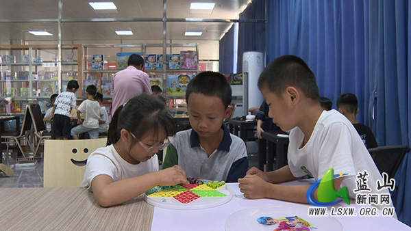 我县企业快乐暑假班  “托”起员工子女安全快乐假期1.jpg