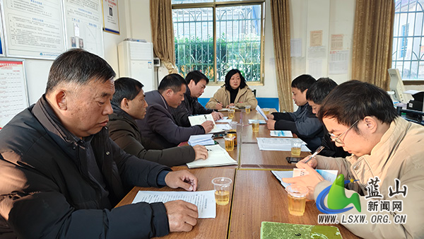 邓群前往塔峰镇调研督导巩固拓展脱贫攻坚成果同乡村2.jpg 邓群前往塔峰镇调研督导巩固拓展脱贫攻坚成果同乡村2.jpg