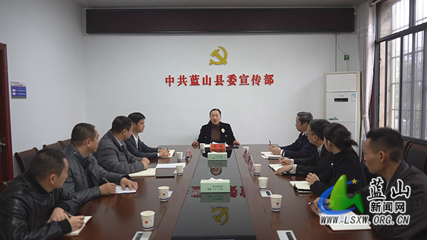 邓群到县委政法委、县委宣传部走访调研1.jpg 邓群到县委政法委、县委宣传部走访调研1.jpg