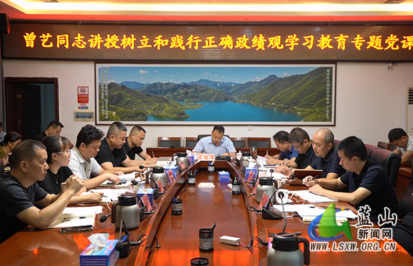 曾艺主持第十八届县人民政府党组2026年第6次（扩大）会议暨理论学习中心组2026年第6次集体学习f.jpg