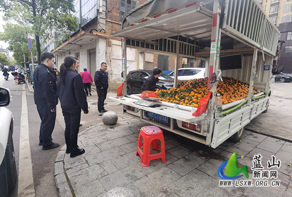 蓝山县城市管理和综合执法局精准管控清明节期间市容秩序_1.jpg 蓝山县城市管理和综合执法局精准管控清明节期间市容秩序_1.jpg