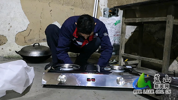 县城管局：织密燃气“防护网” 情暖特殊“幸福家”.jpg