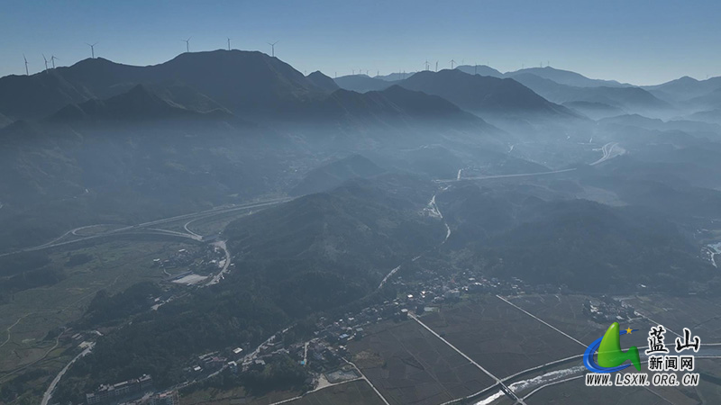 我县实施道路改造工程 预计年底前可通车2.jpg 我县实施道路改造工程 预计年底前可通车2.jpg