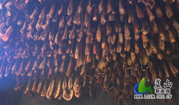 (春节备稿)祠堂圩镇虎溪村:“冬日限定”农家手工腊肠飘香3.jpg (春节备稿)祠堂圩镇虎溪村:“冬日限定”农家手工腊肠飘香3.jpg