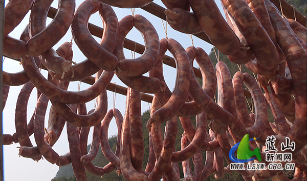 (春节备稿)祠堂圩镇虎溪村:“冬日限定”农家手工腊肠飘香1.jpg (春节备稿)祠堂圩镇虎溪村:“冬日限定”农家手工腊肠飘香1.jpg