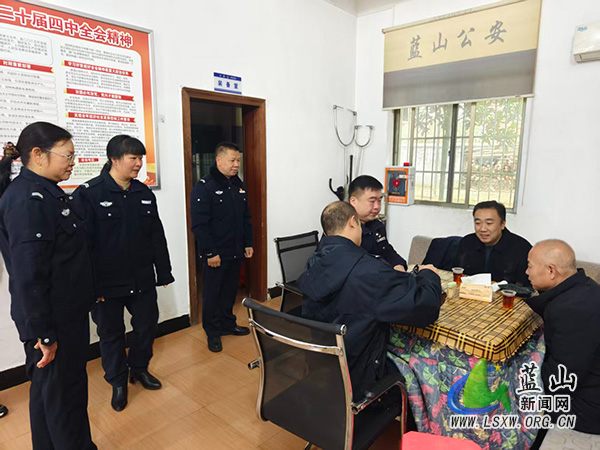 祠堂圩镇开展中国人民警察节慰问活动.jpg