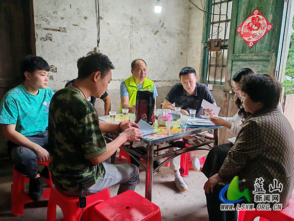 大桥瑶族乡：开展低保入户核查 兜牢民生底线.jpg