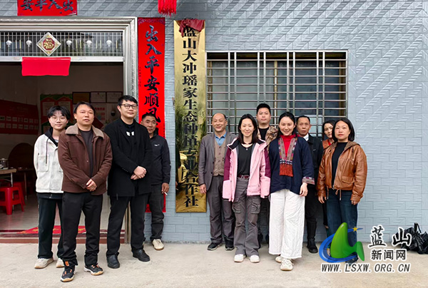 大桥瑶族乡人大主席团开展特色农副产品专题调研.jpg