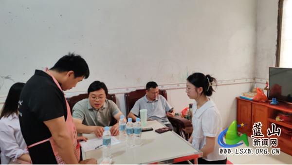 大桥瑶族乡联合县民族中学开展暑期家访活动.jpg