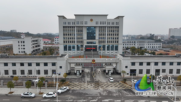 县公安局举行庆祝2025年“中国人民警察节”升警旗活动1.jpg 县公安局举行庆祝2025年“中国人民警察节”升警旗活动1.jpg