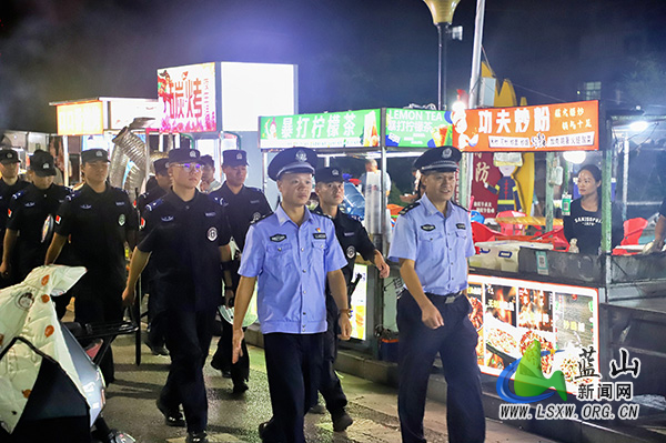 蓝山公安：步履护安宁 点亮“平安灯”1.jpg