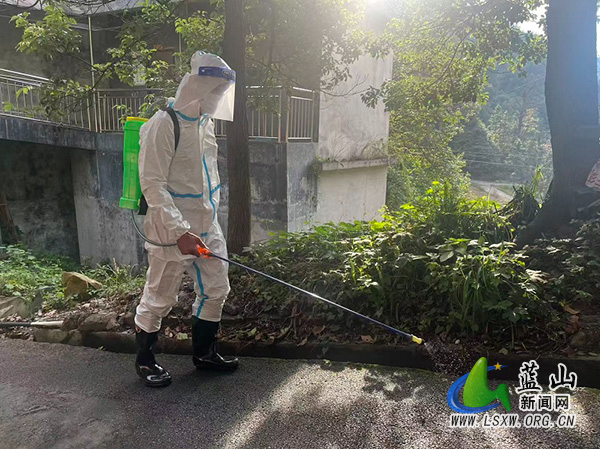 汇源瑶族乡开展基孔肯雅热防治行动.jpg 汇源瑶族乡开展基孔肯雅热防治行动.jpg