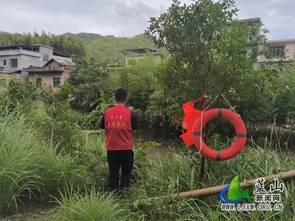 浆洞瑶族乡：防溺水巡防结合，守护安全.jpg