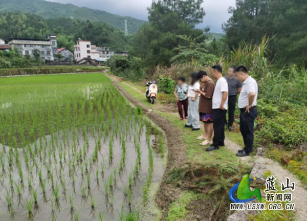 荆竹瑶族乡：人大代表解纷争 架起干群“连心桥”.jpg