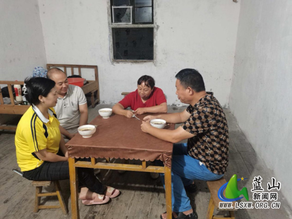 荆竹瑶族乡走访侧记:一碗瑶山茶 浓浓干群情.jpg 荆竹瑶族乡走访侧记:一碗瑶山茶 浓浓干群情.jpg