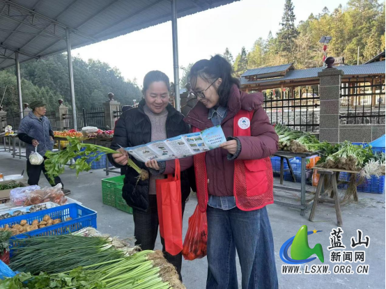 荆竹瑶族乡：集市“赶场”学法律 “利剑护蕾”护成长.png