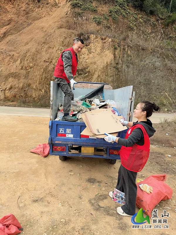 毛俊镇尚屏村开展毛俊水库岸线垃圾清理行动.jpg 毛俊镇尚屏村开展毛俊水库岸线垃圾清理行动.jpg