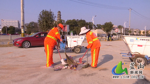 (新春走基层)蓝山县环卫工人:春节不打烊 坚守保“春洁”1.jpg (新春走基层)蓝山县环卫工人:春节不打烊 坚守保“春洁”1.jpg