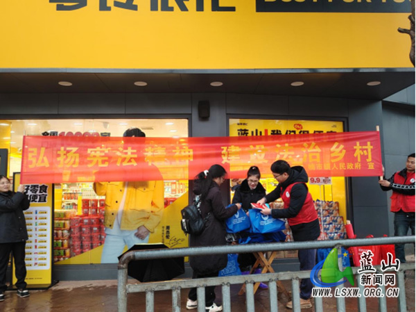 楠市镇开展“国家宪法日”集中普法宣传活动.jpg 楠市镇开展“国家宪法日”集中普法宣传活动.jpg