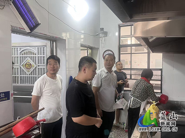 楠市镇开展秋季校园餐专项检查行动.jpg