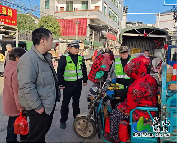 楠市镇纪委：监督护航安全路 助力交通劝导工作提质增效.jpg