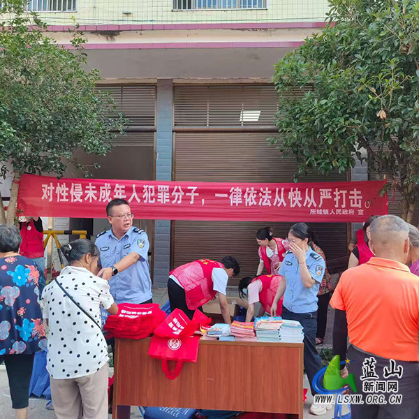 所城镇：多方合力齐护蕾 法治宣传进市集.jpg