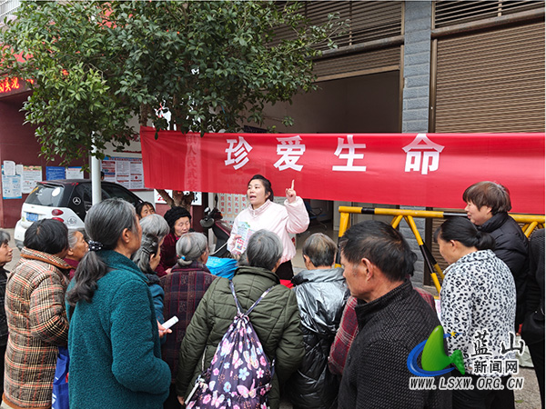 所城镇开展“禁毒知识进集市 全民防毒护平安”宣传活动.jpg